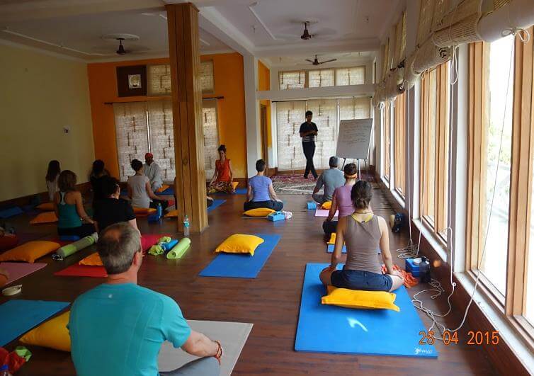 25 yoga course in rishikesh